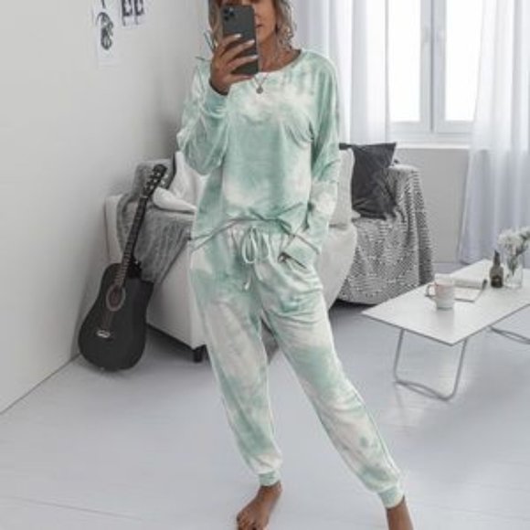 Lounge Set in GreenTie Dye - Picture 1 of 5